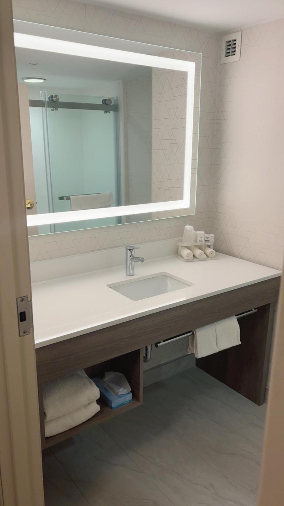 Holiday Inn Express Hotel & Suites Drums-Hazelton By Ihg Exterior foto
