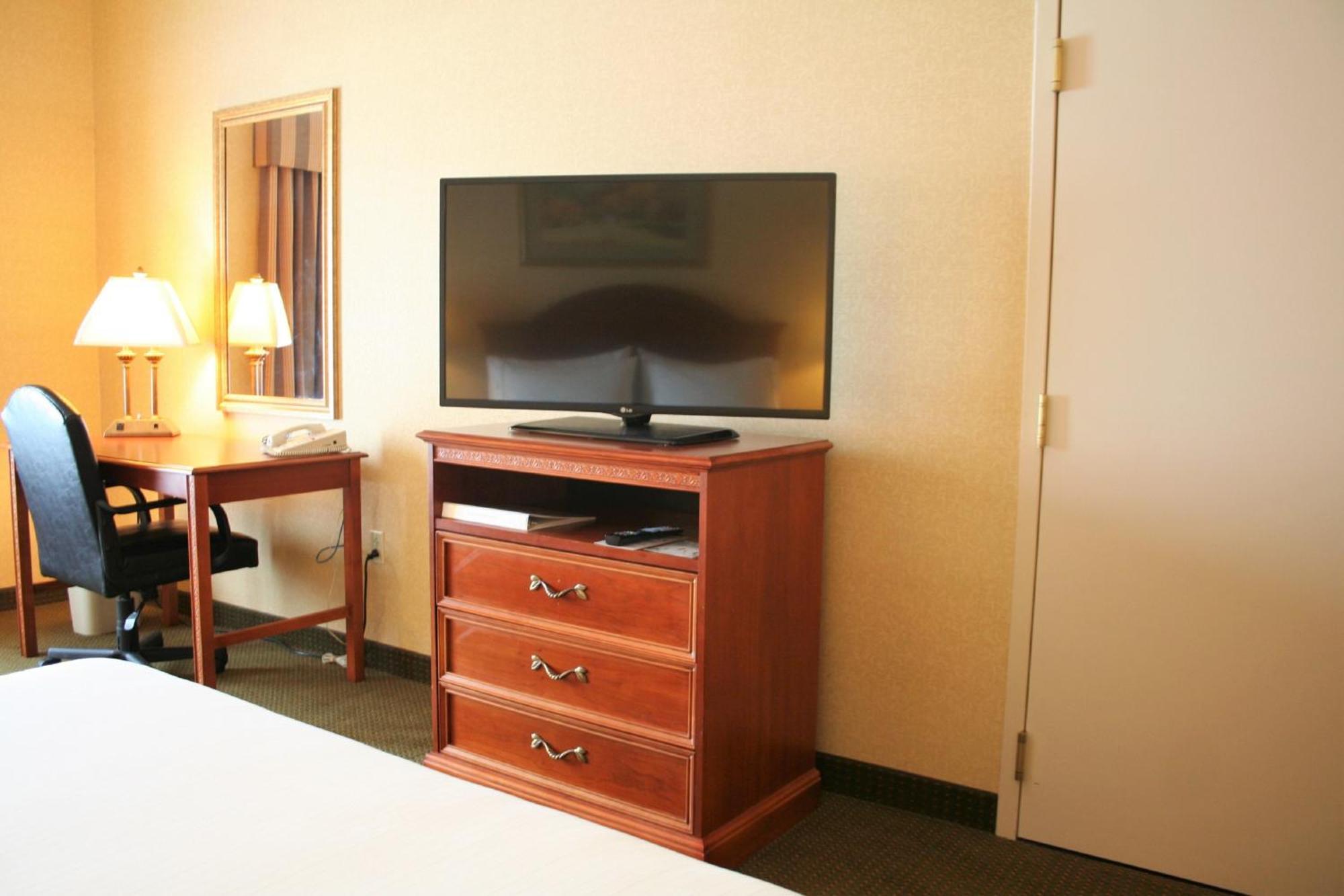 Holiday Inn Express Hotel & Suites Drums-Hazelton By Ihg Exterior foto